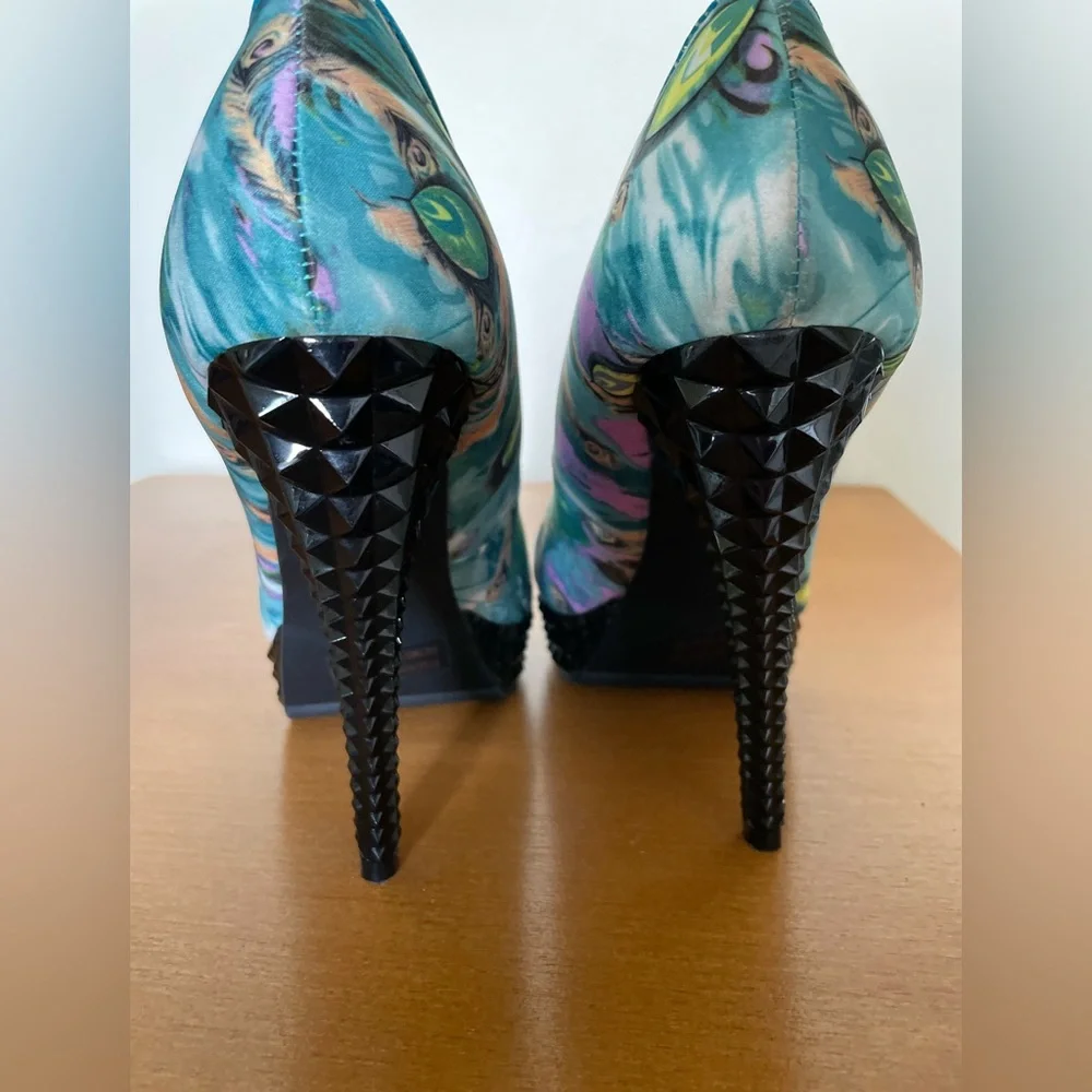 Beautiful peacock feathers Wild Rose heels, size 8 - Picture 5 of 5